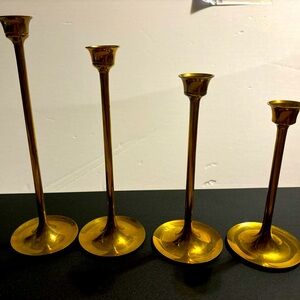 LOT OF 4 VINTAGE SOLID BRASS CANDLE HOLDERS TAPERED SET Of CANDLESTICKS